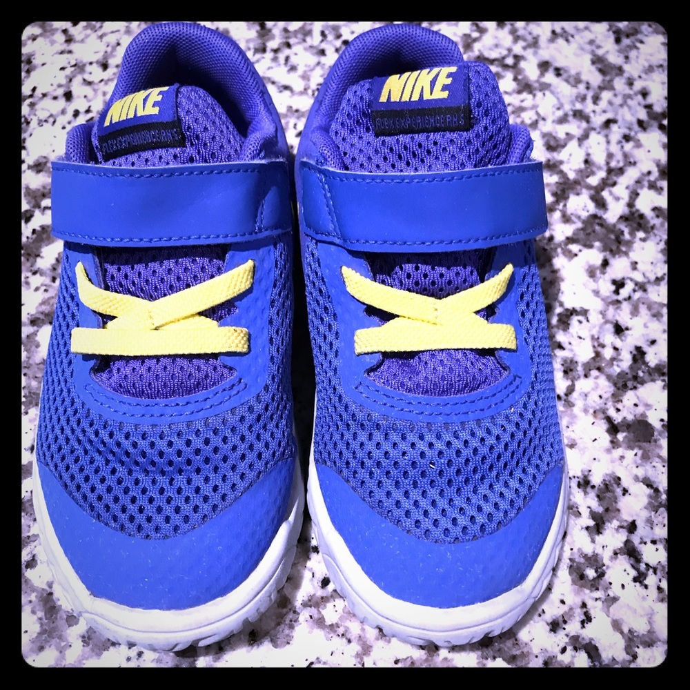 Boys tennis shoes size 9